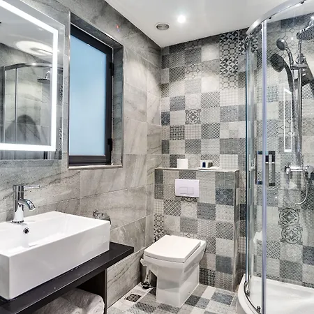 The District 3* Saint Julian's